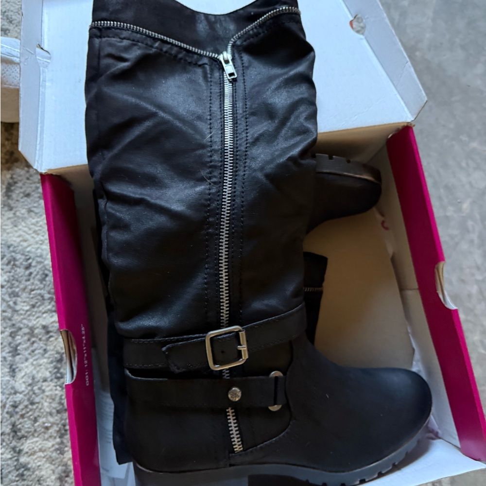 Women’s boots size 8 black